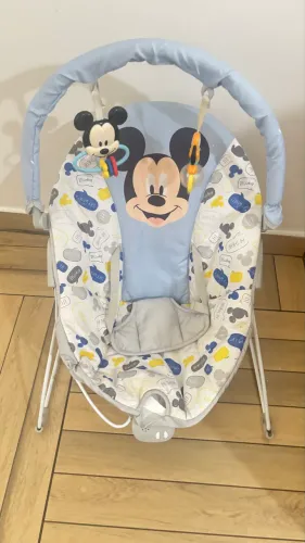 Cadeira balanço com música mickey 