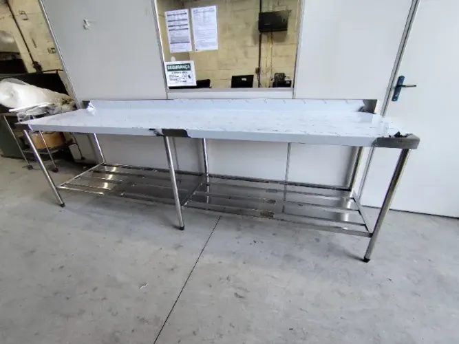 Bancada inox com espelho 2,20m gradeada ss