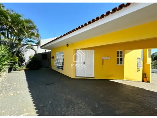 Casa mobiliada para venda no bairro Oficinas, por R$ 1.280.000,00.