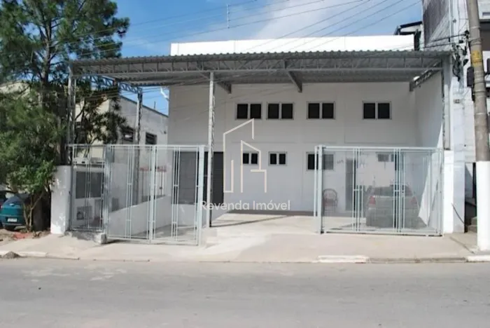 Galpão Comercial de Alto Padrão em Interlagos 3 Salas, 4 Banheiros, 5 Vagas de Garagem 379