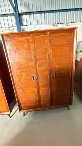 Guarda roupa anos 50 2 portas