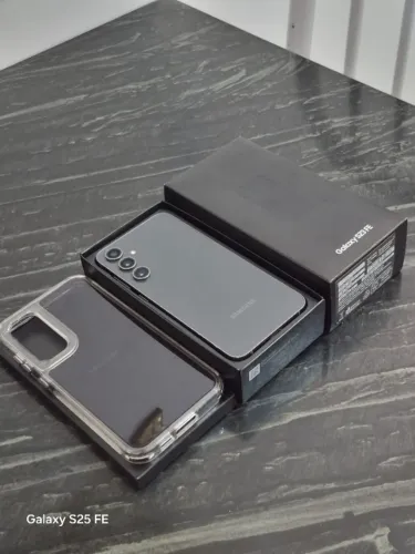 S23 FE 256GB com Caixa em ótimo estado.