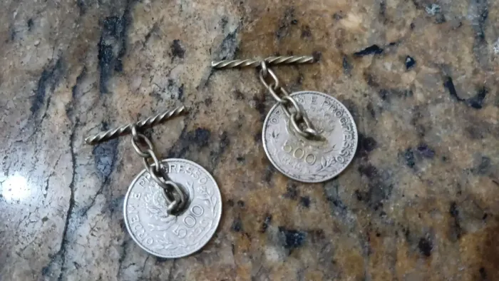 ? 2 Moedas Antigas com Acessórios - para Colecionadores