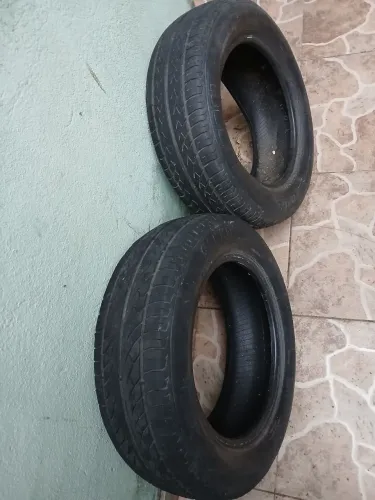 Vendo dois pneus