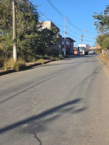Vendo lote em Matozinhos com 387 metros quadrados.