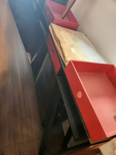 Aparador retrô três gavetas.