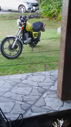 Motocicleta pau pra toda obra