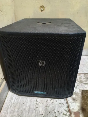 Subwoofer, caixa amplificada e altofalante 