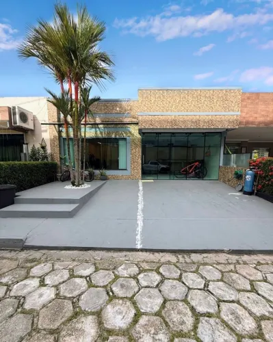 Vendo casa no condomínio Jardim Espanha