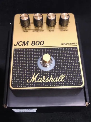PEDAL DISTORTION MARSHALL LEAD JCM800 BLACK AND GOLD