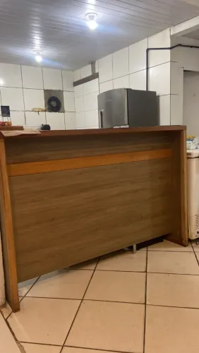 Vendo balcao de madeira nobre.