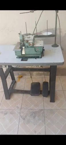 Máquina de costura overlok bom estado pronta pra sua confecção