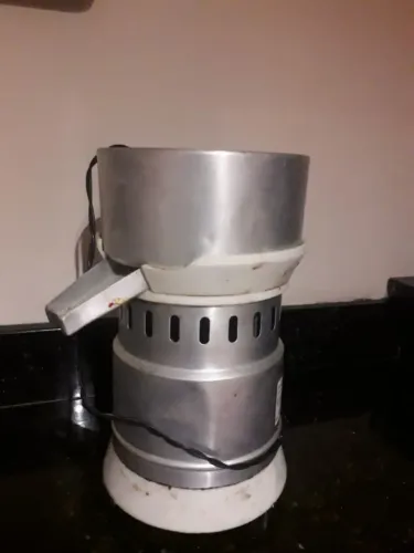 Extrator de suco de laranja