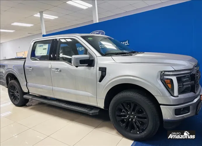 Ford F-150 Lariat Black 4X4 5.0 V8 2025