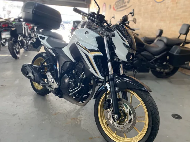 Yamaha FZ25 250 Fazer Connected ABS 2025 | Baú Incluso.