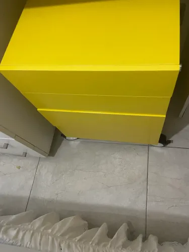 Cômoda amarela