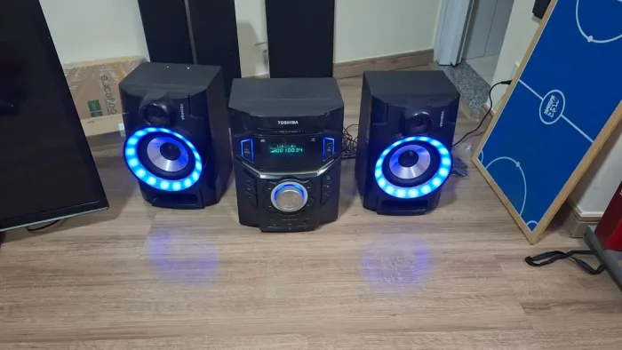 Mini system Toshiba com CD e USB