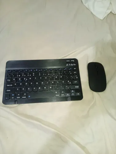 Tablet com teclado e mouse preto