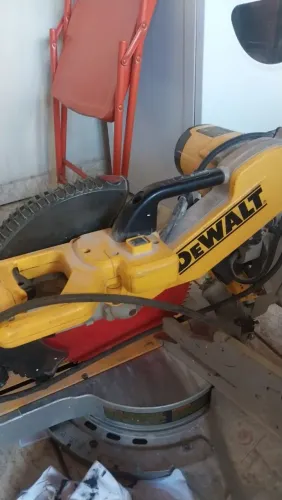 Serra de Esquadrias Telescópica Dewalt- DWS780 B2 - 12"