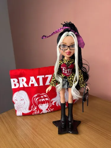 Bratz Jade stylin com camisa completa 