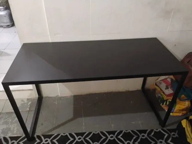 Mesa Escrivaninha Industrial nova, MDF, já montada 1,35 metros comprimento, cor preta onix