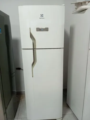 Vendo Geladeira Electrolux 370Litros 110Volts FrostFree Revisada e Com 3 Meses de Garantia