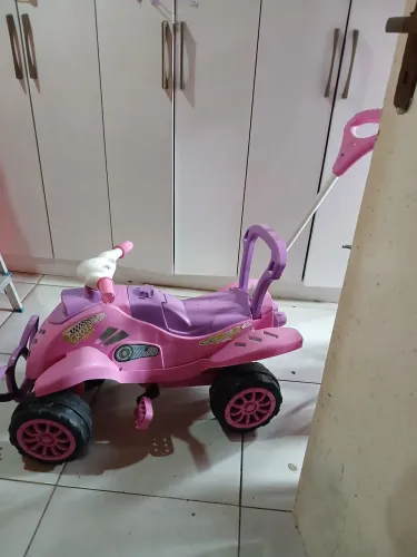 Quadriciclo calesita menina 