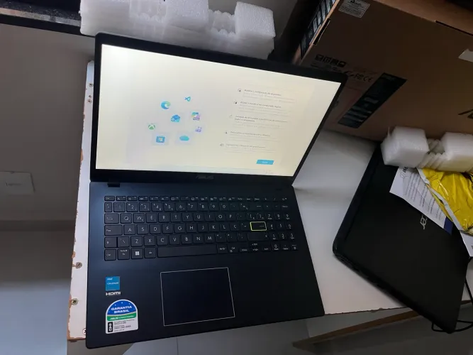 Vendo notebook ASUS NOVO nunca usado