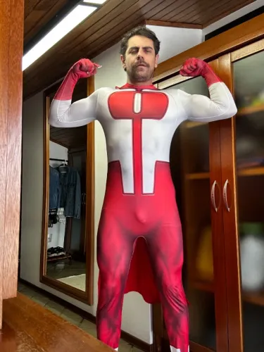 Fantasia Omni Man invencível