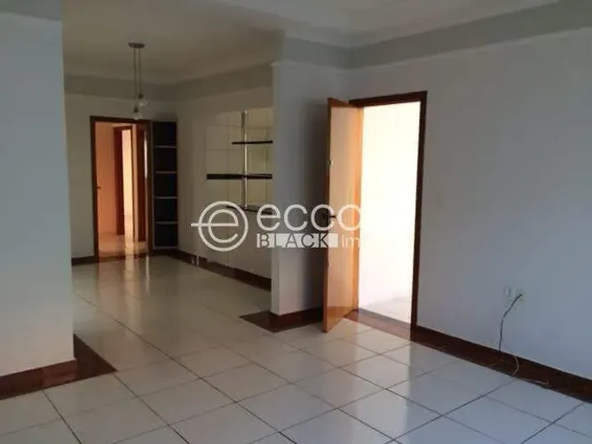 Casa para aluguel, 3 quartos, 1 suíte, 2 vagas, Granada - Uberlândia/MG