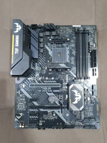 Placa-Mãe ASUS TUF X470-PLUS GAMING + AMD Ryzen 2600