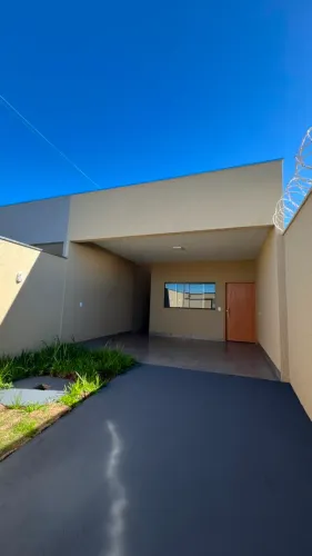 Casa à Venda no Setor Finsocial | 3 Quartos, Suíte, Quintal e Pé-Direito Alto