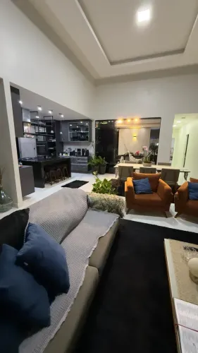 Casa de Alto Padrão com Pé-Direito Duplo, Área Gourmet e Piscina com Hidro Sofisticação e