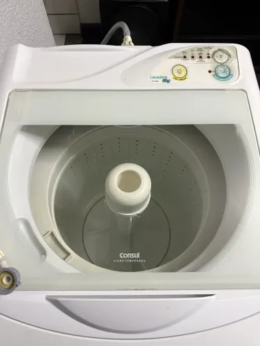 Máquina de lavar, 6 kilos, funcionando tudo normalmente.