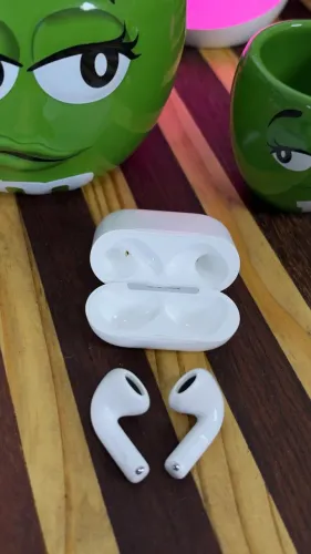 Apple AirPods 4 ANC com Cancelamento de Ruído (742)