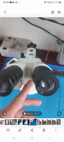 Microscópio binocular