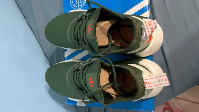 Adidas NMD R1 verde tam 43, confortável, conservado, com caixa. Confira!