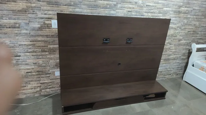 Painel para TV com bancada/rack suspenso