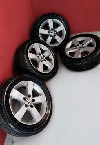Vende-se jogo de rodas Honda Civic G8 aro 16 com pneus - R$ 2.500