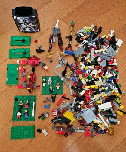 Lote Lego Original +1000 Peças Variadas - Inclui Minifiguras, Placas E Bionicle
