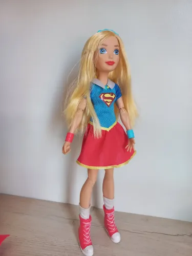 Supergirl Mattel DC Super Hero Girls. 