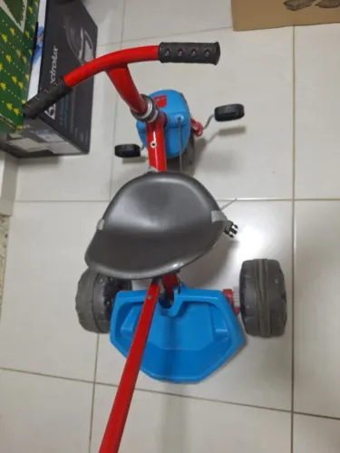 Triciclo para criança até 4 anos
