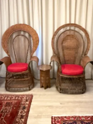   Par de poltronas Pavão vintage em vime lindas e decorativas