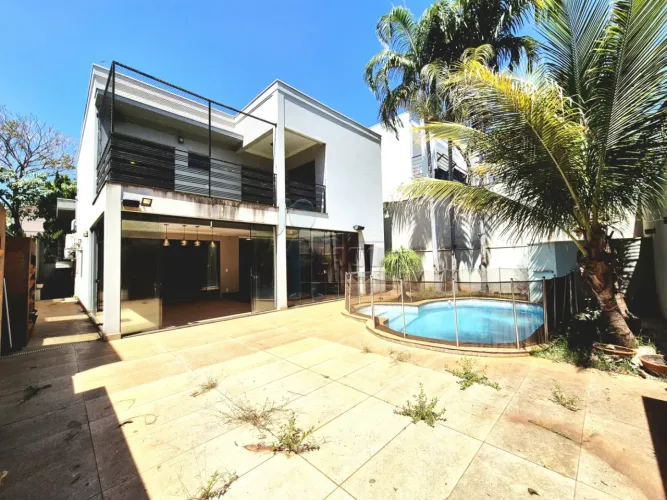 Casa sobrado de 363m² com 04 suítes para locação e venda em condomínio - Jardim Saint Gera