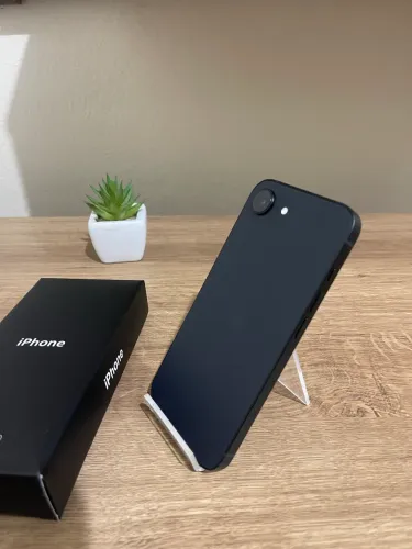 iPhone 16e 128GB - Garantia Apple de 7 meses 