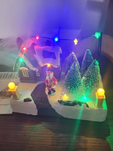 Enfeite vila natalina com led colorido, papai noel, árvore de natal