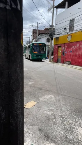 Vende-se casa no final de linha Pau Miudo.
