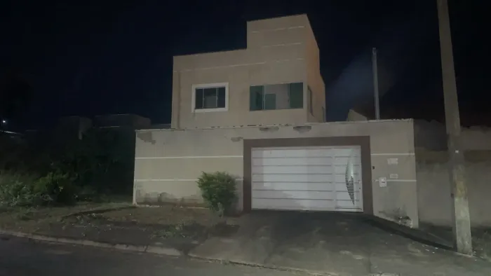 Sobradinho à venda nunca usado 