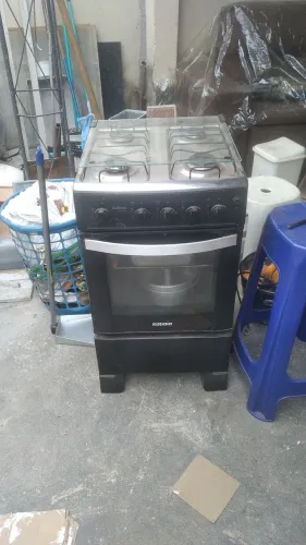 Vende se um fogão de 4 chamas