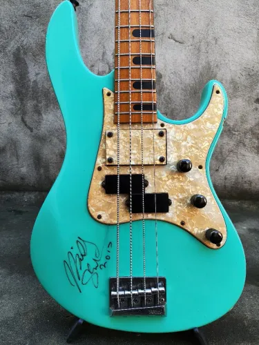 Baixo Yamaha Billy Sheehan Attitude Special Autografado